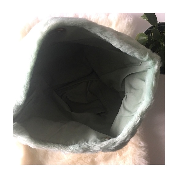 NWT TopShop Blue Green Faux Fur Rolled Clutch - Picture 3 of 5